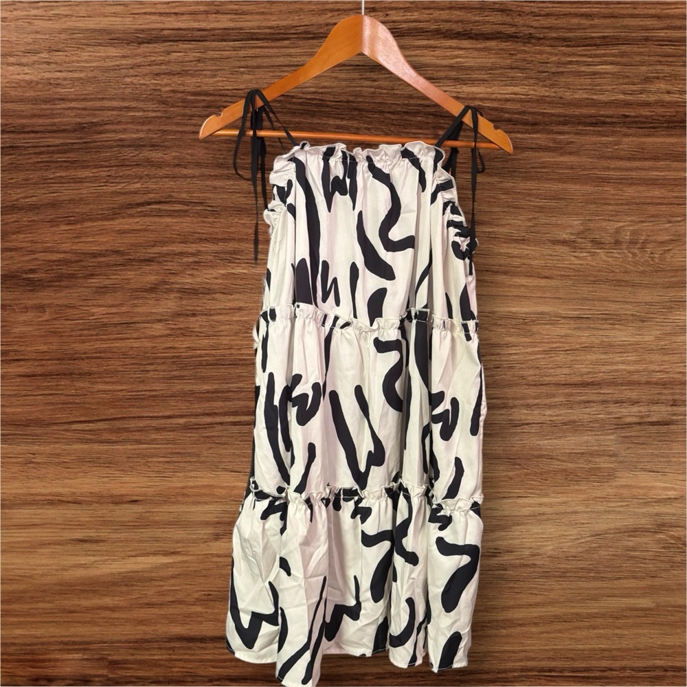 SHEIN Curve Cream & Black Asymmetric Squiggle Twist Tiered Sundress